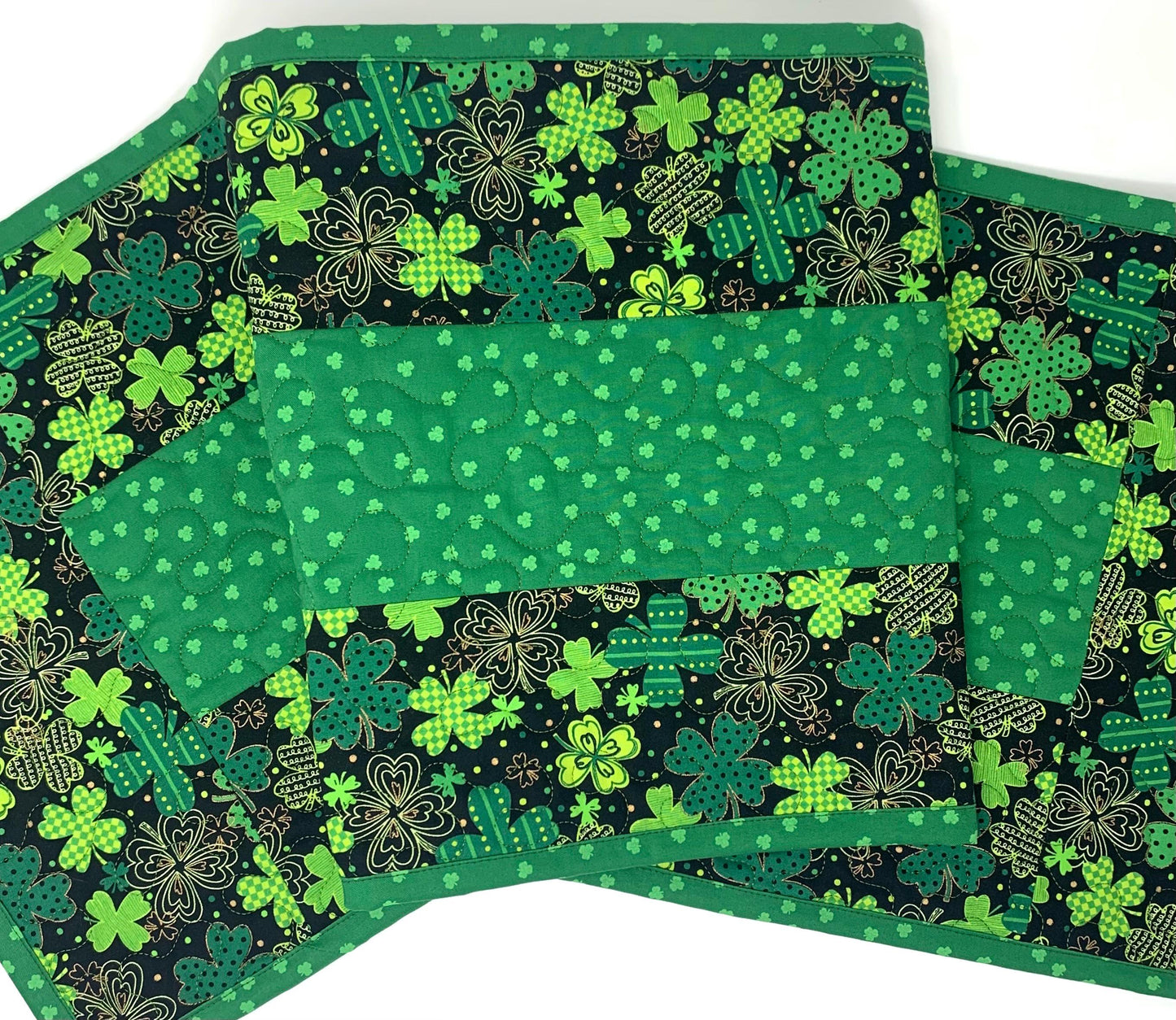 St. Patrick&#39;s Day Table Runner quilt.