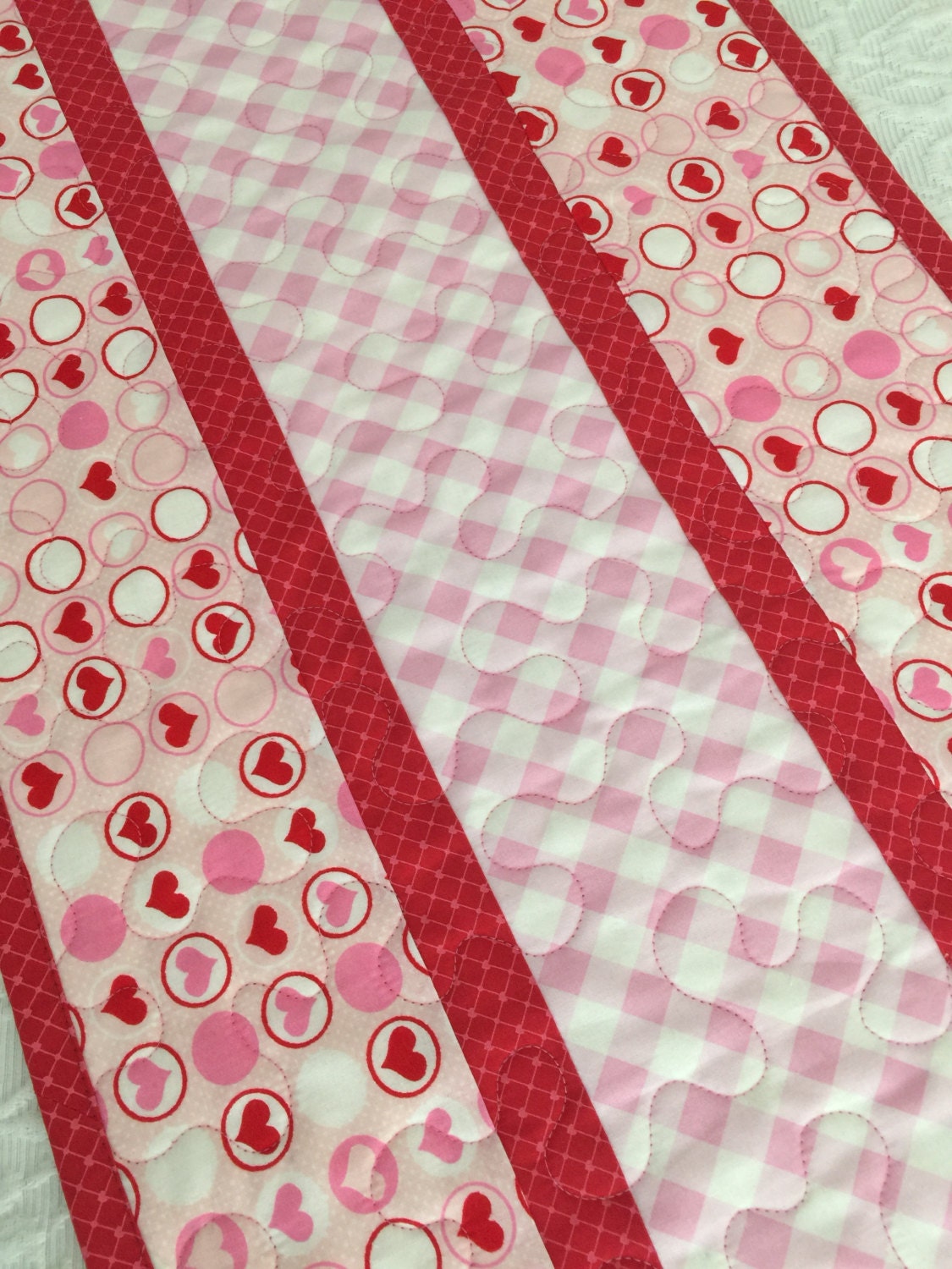 Valentine Table Runner Quilt, Hearts, Pink, Red, Handmade Quilt