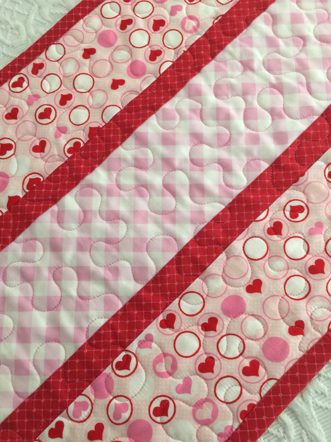 Valentine Table Runner Quilt, Hearts, Pink, Red, Handmade Quilt