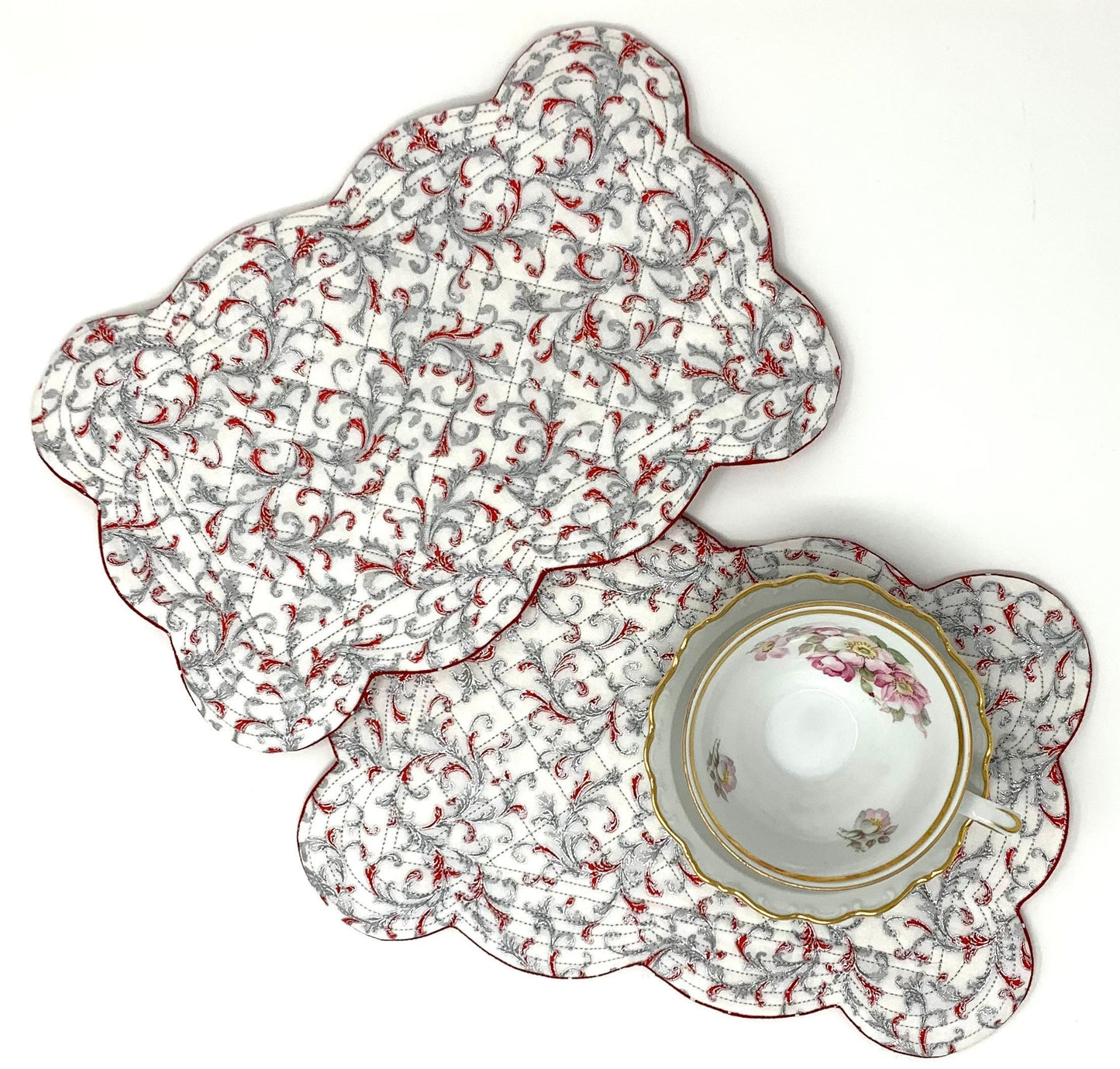 Red White Mug Rug, Set of 2, Christmas, Snack Mat, Place Mat,  Mini Quilt, Scalloped Edge